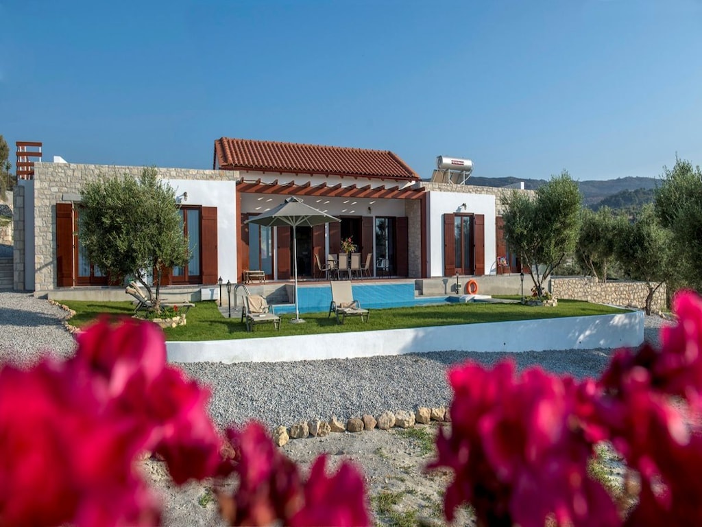 Villa in Kyrianna met zwembad