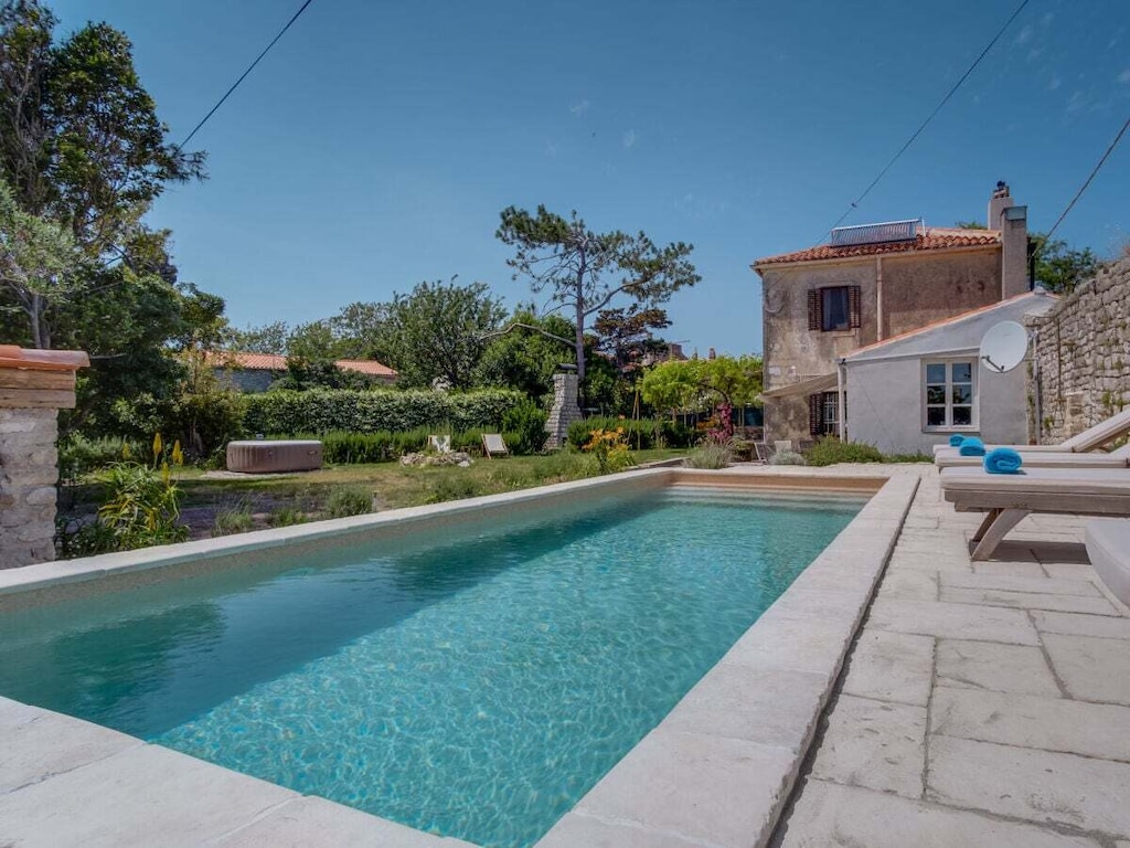 Villa in Osor met zwembad
