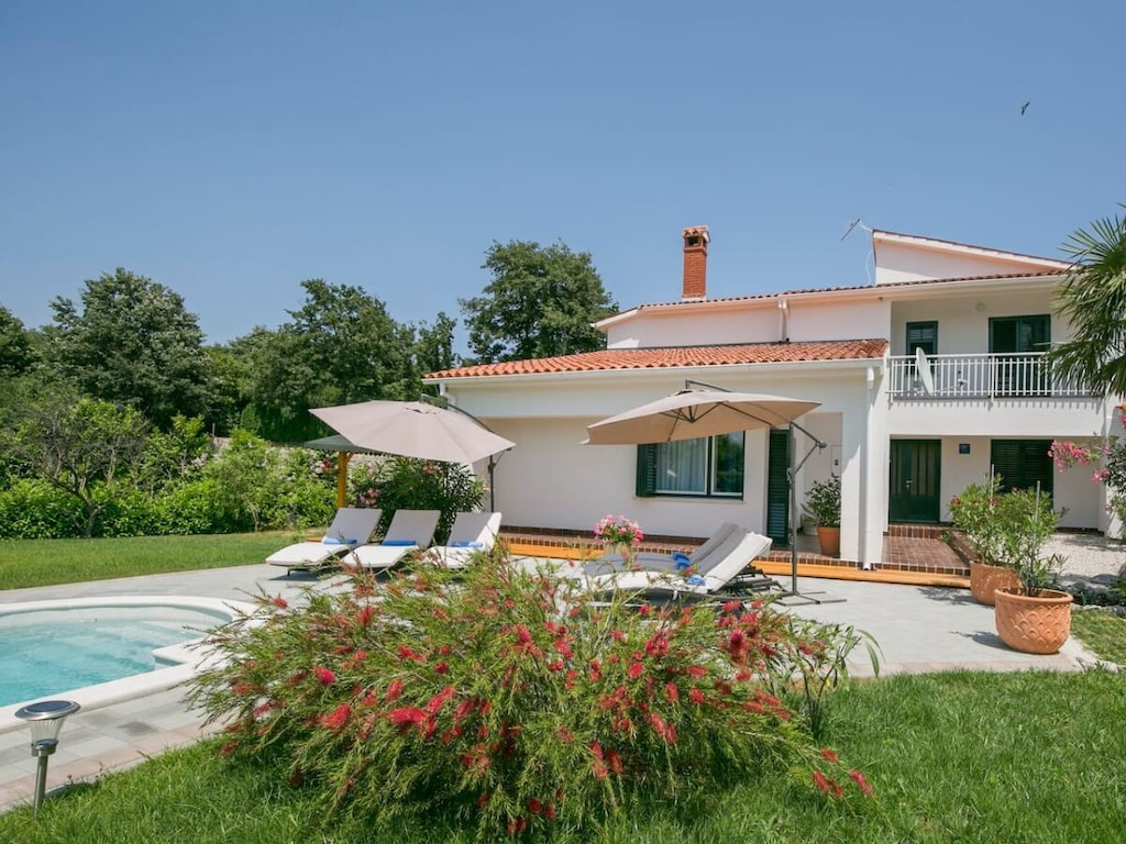 Vakantieappartement in Labin met zwembad