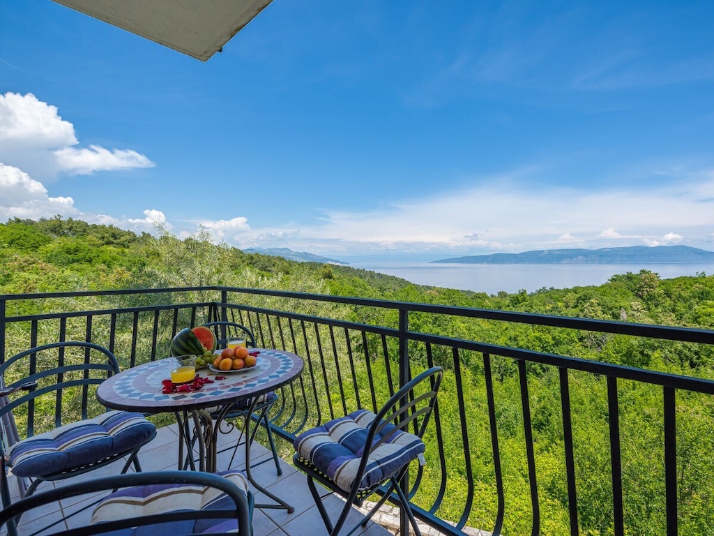 Vakantieappartement in Labin met zwembad
