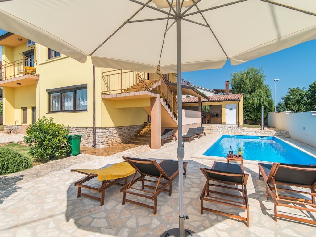 Villa in Pula met zwembad
