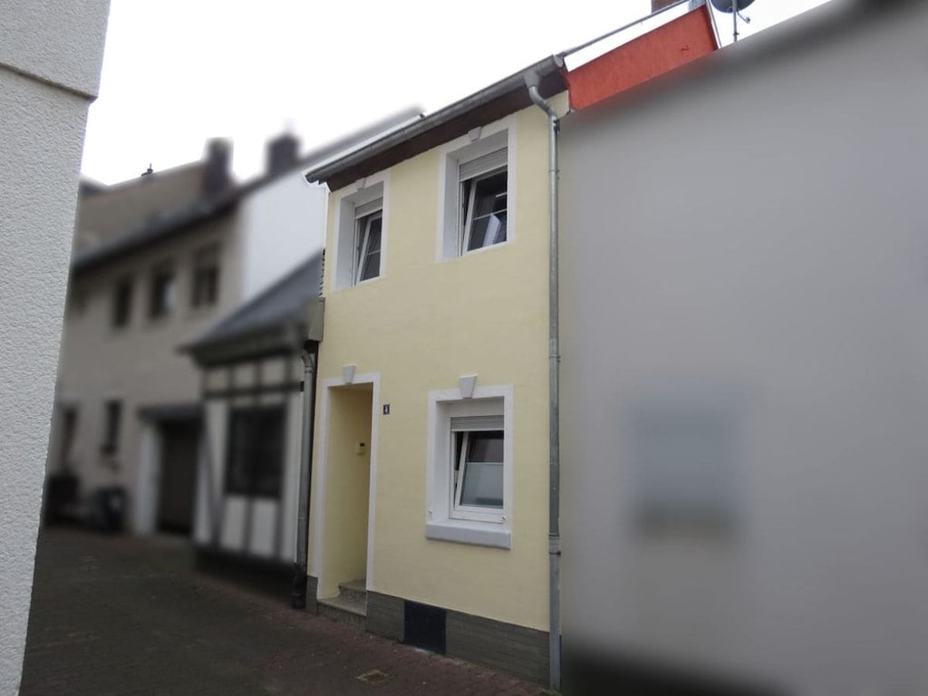 Vakantiehuis in Brühl met zwembad
