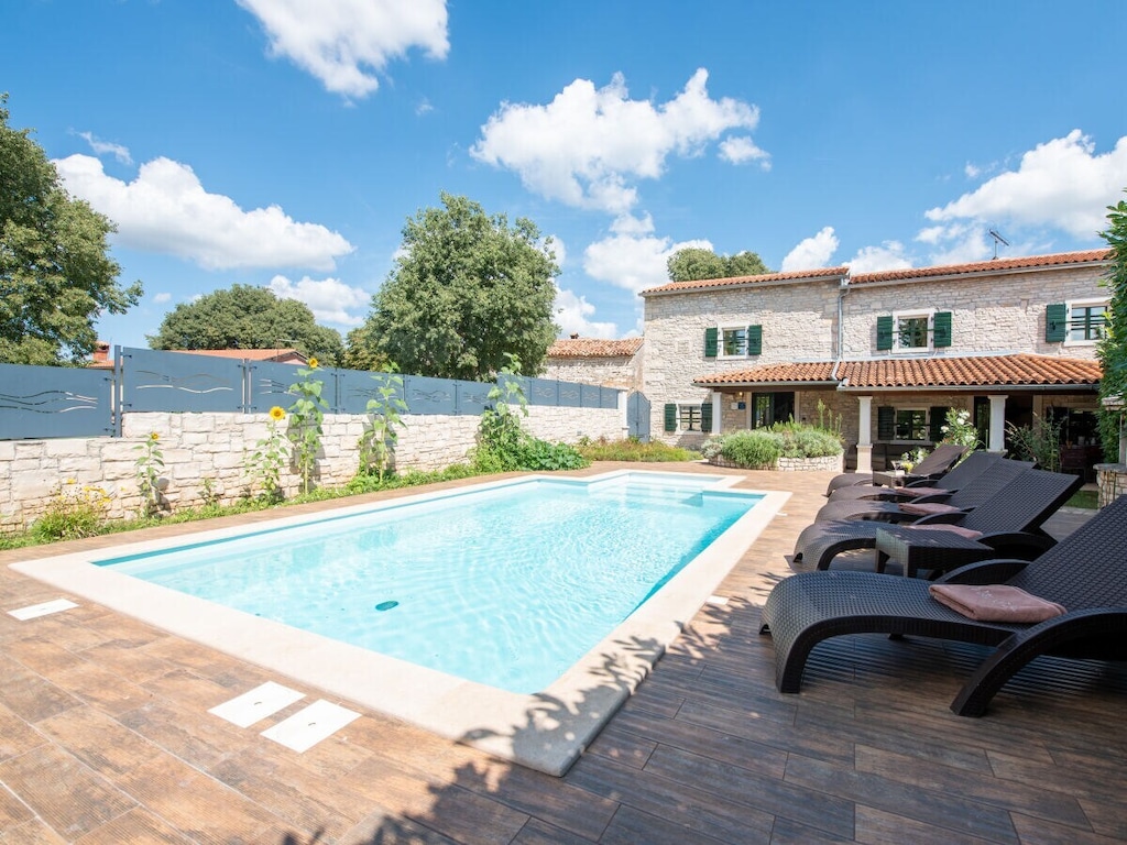 Villa in Žminj met zwembad
