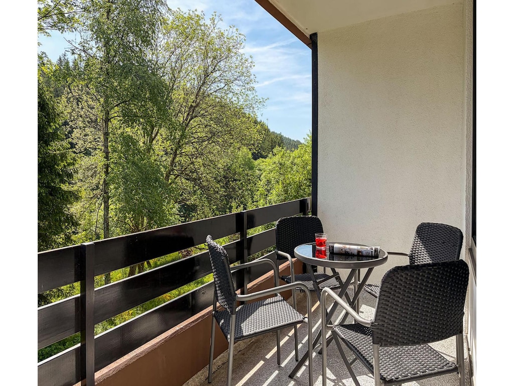 moderne Wohnung mit Balkon
