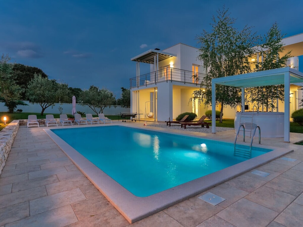 Villa in Pula met zwembad