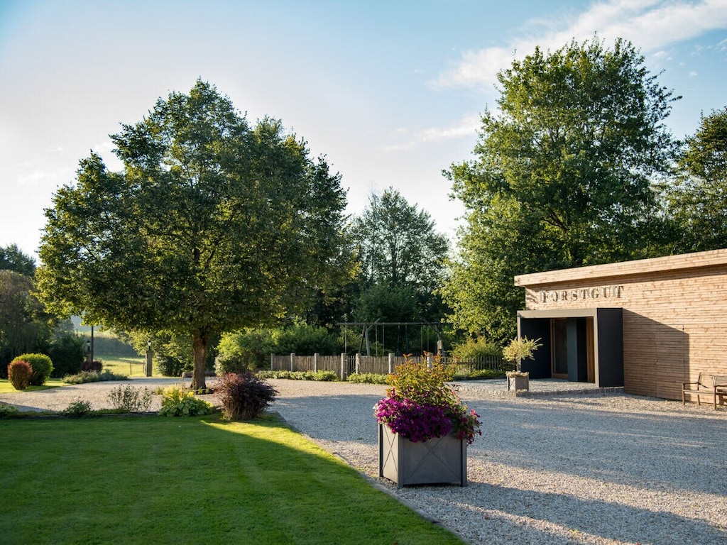 - FORSTGUT Premium Lodge Suites