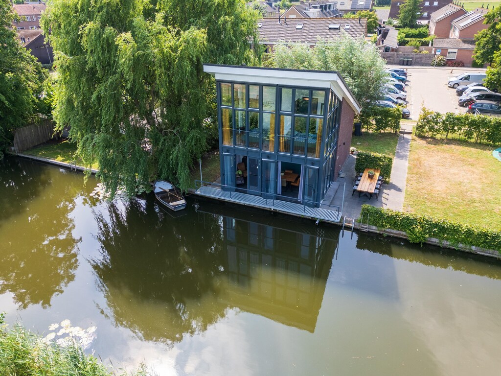 Villa aan het water met waanzinnig uitzicht