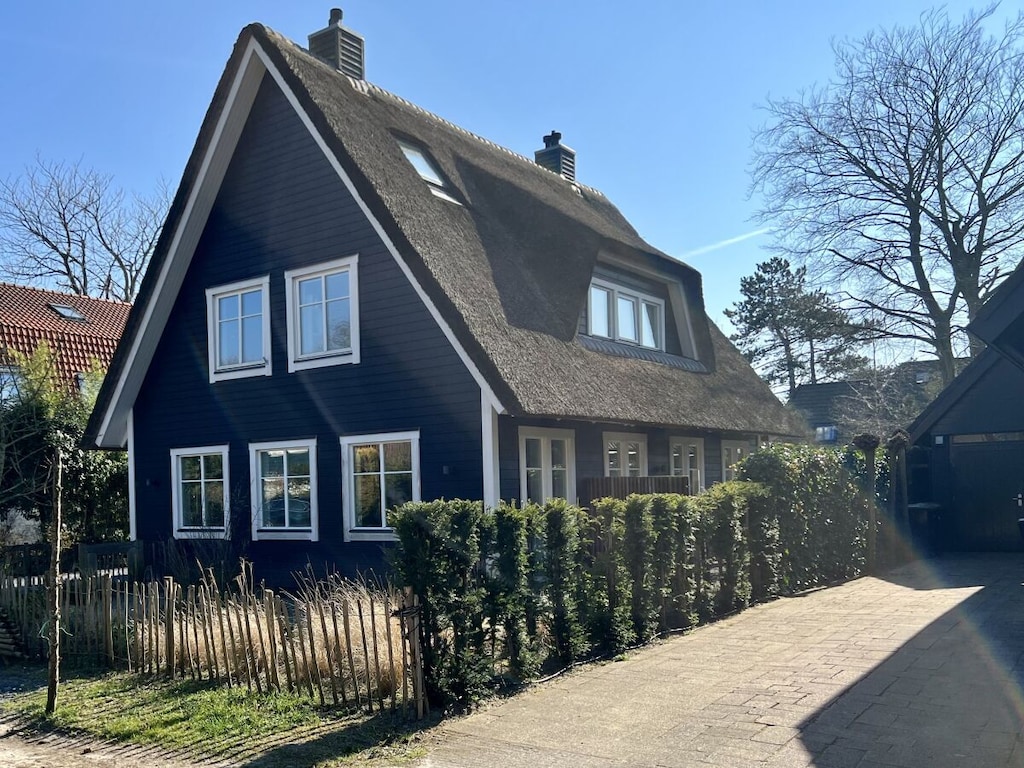 Villa in Bergen mit Schwimmbecken
