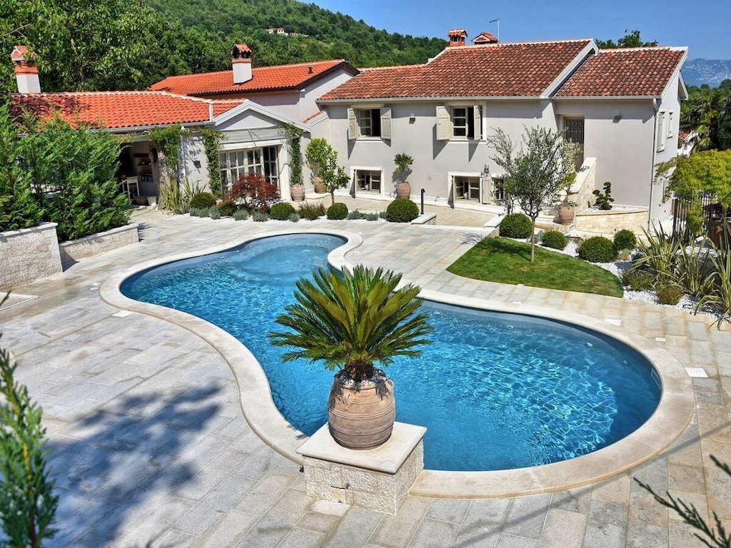 Vakantiehuis in Potpićan met zwembad