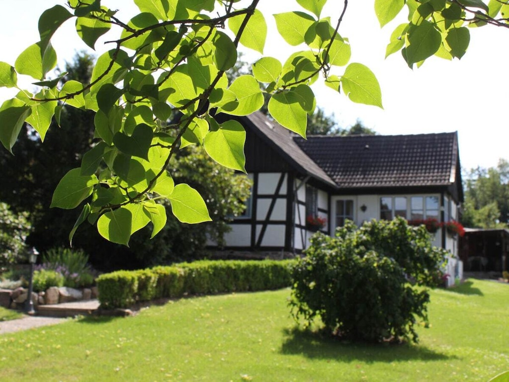 Het kleine witte vakwerkhuis