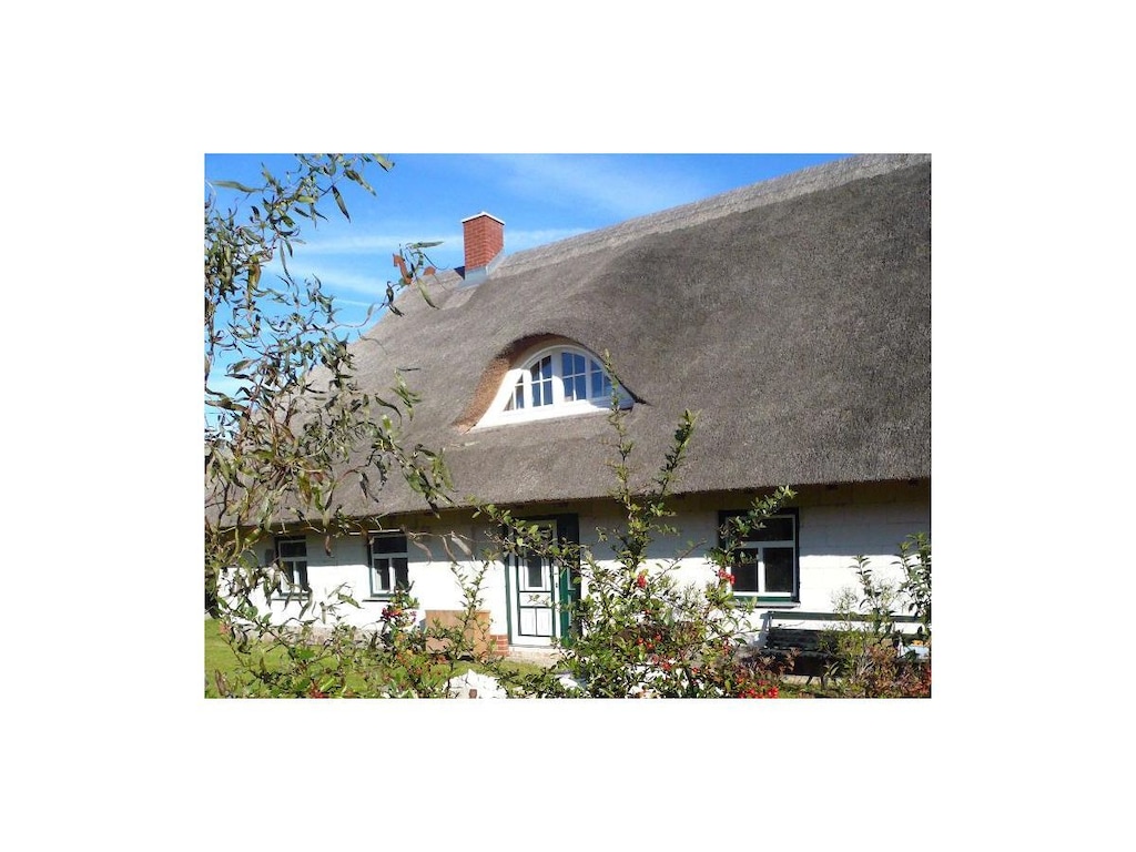 Naar het huis met rieten dak aan de lagune.