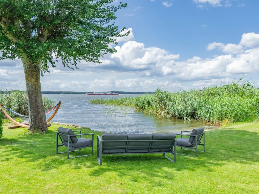 Havenidylle aan de Peene-rivier