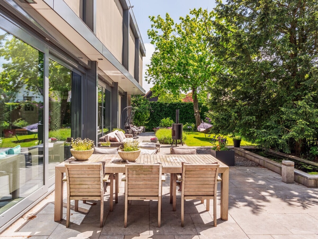 Villa Red Cedar