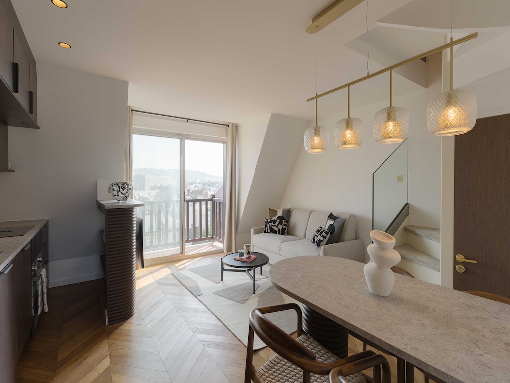 Luxe duplexwoning met 2 slaapkamers en parkeerplaats in Place Morny