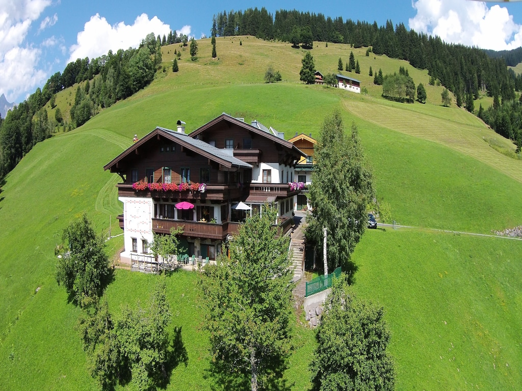 Cozy holiday apartment near the ski slope
