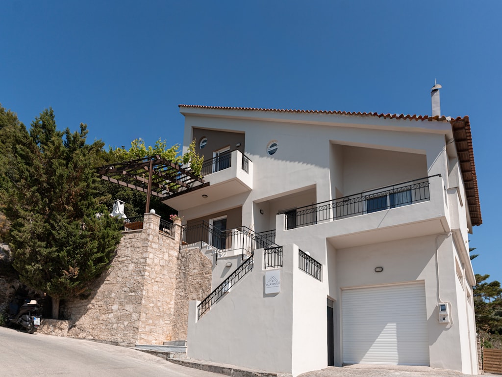 Moderne villa met zwembad en jacuzzi