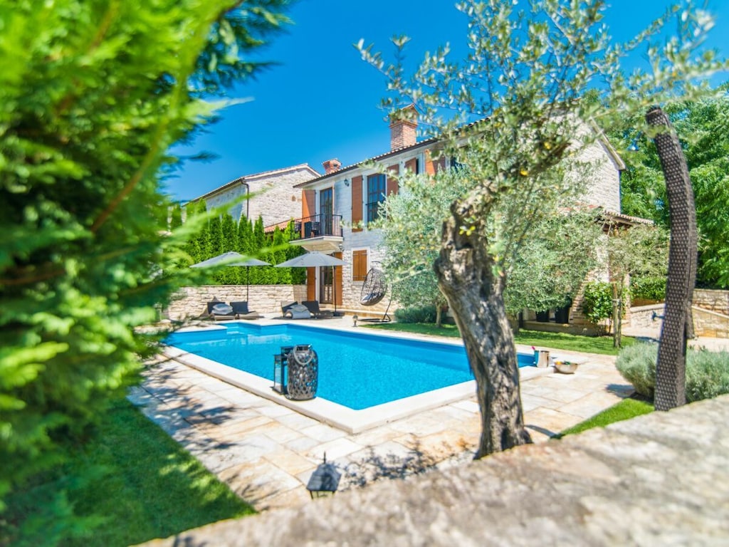Villa in Sveti Lovrec met zwembad