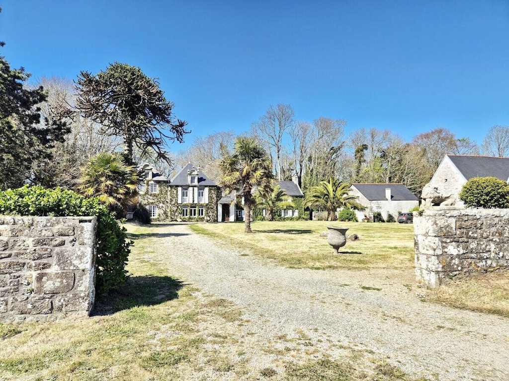 732-Les écuries du manoir de Menez Bihan