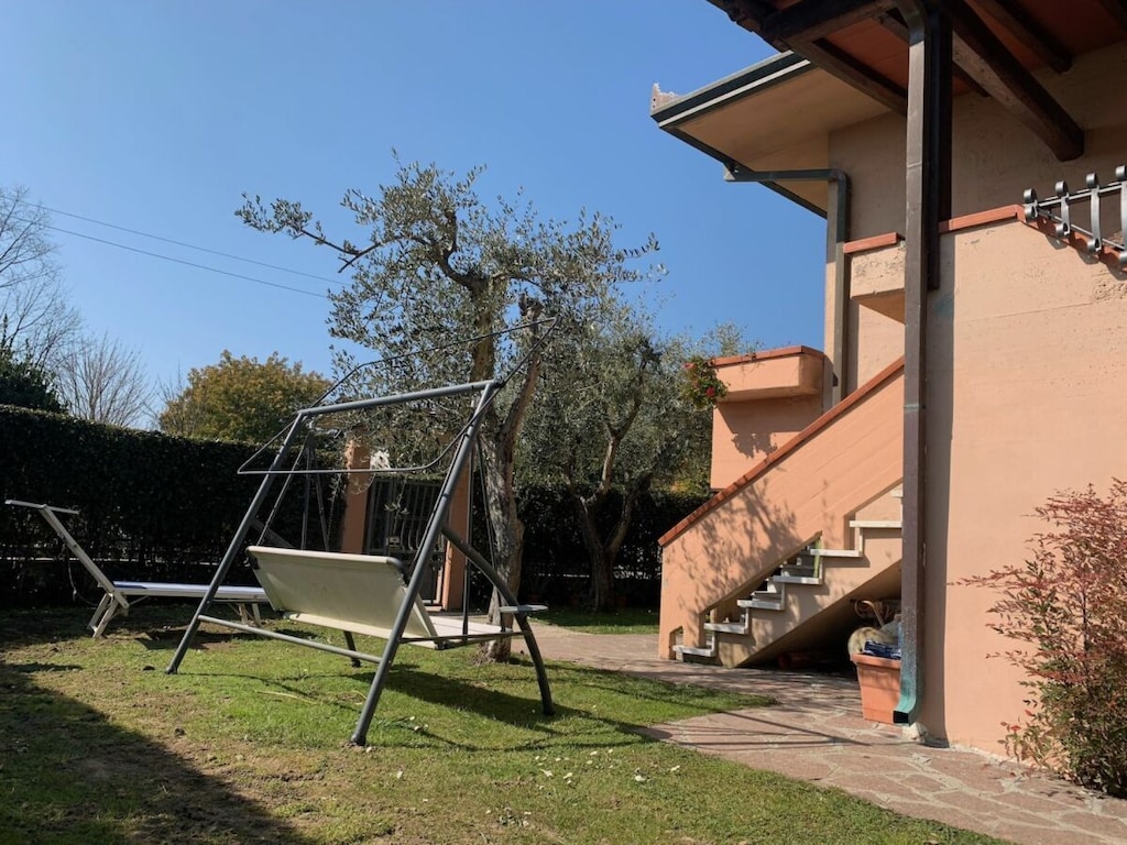 Villa in Marina di Massa (MS) met tuin