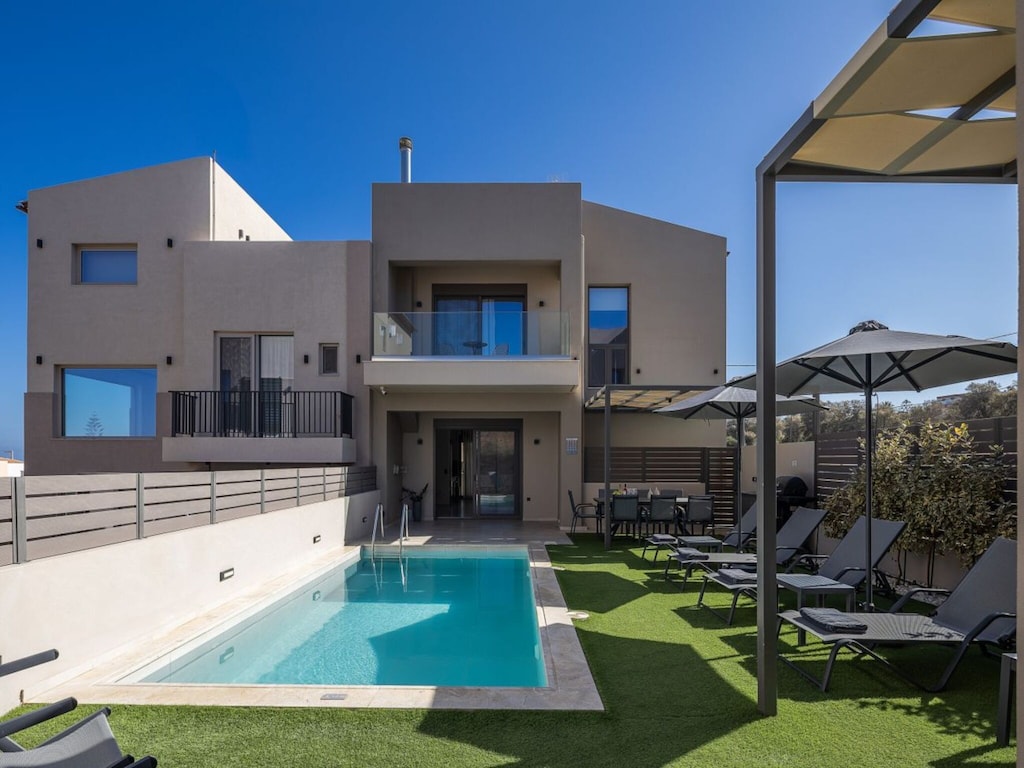 Villa met zeezicht nabij de stad