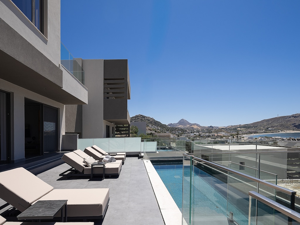 Maple Villa 1 | Deluxe Sea View Villa in Walking Distance from Beach