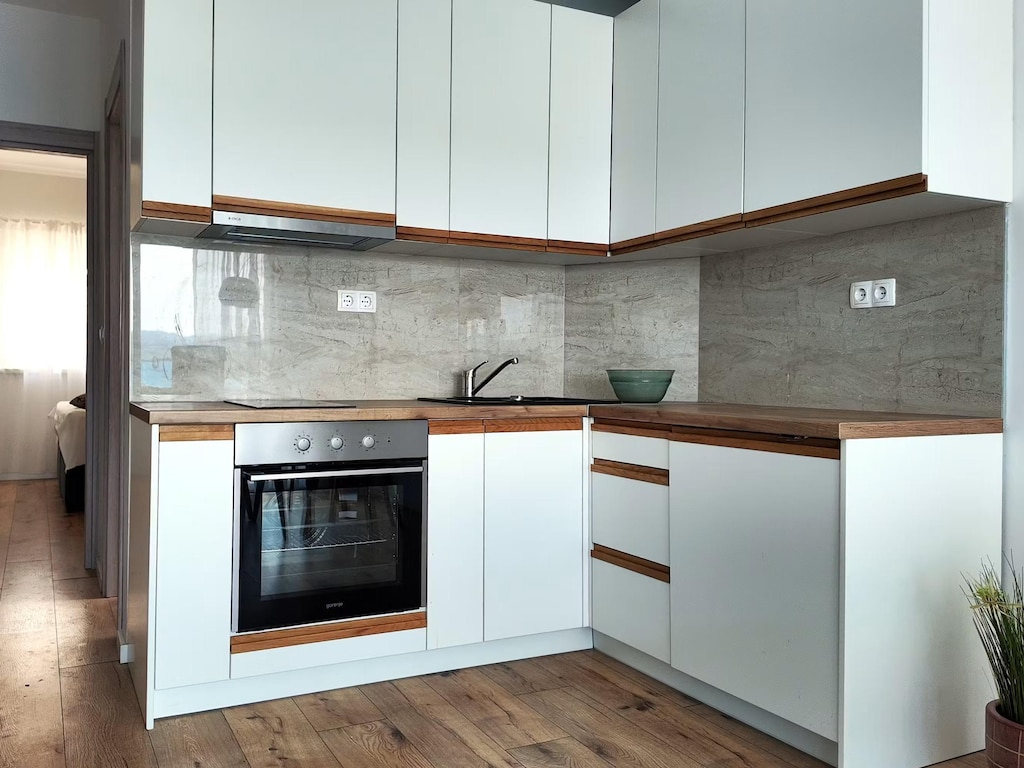Appartement aan zee in Lokva Rogoznica