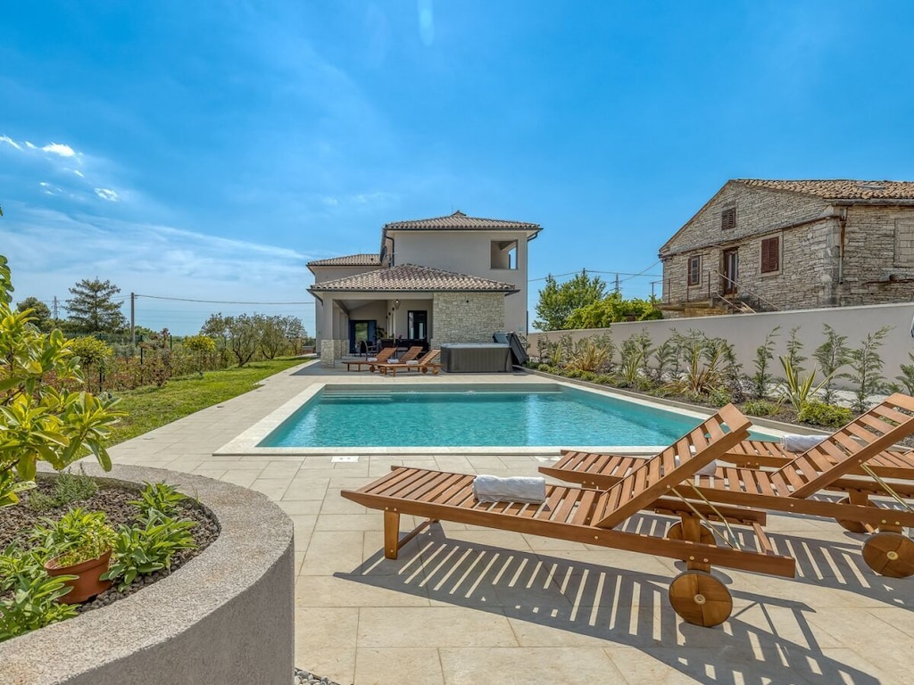 Villa in Svetvincenat met zwembad
