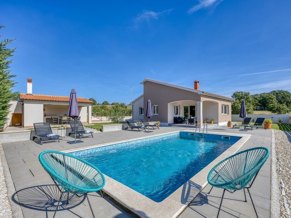 Villa in Tinjan met zwembad