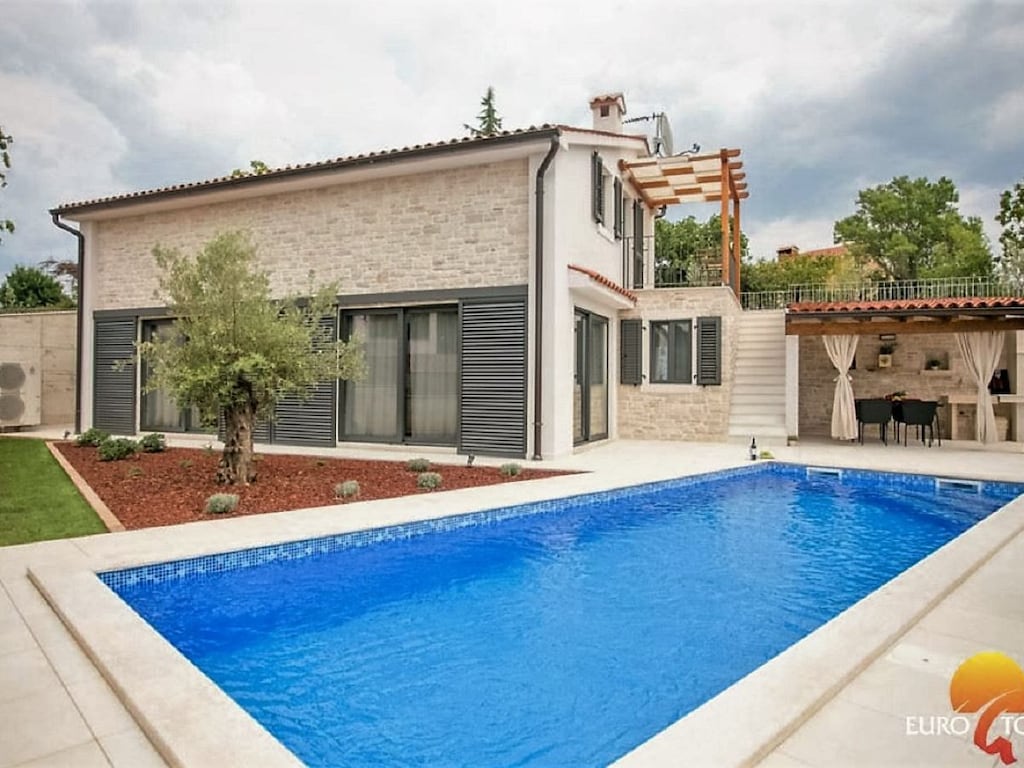 Villa in Tinjan met barbecue en wifi.