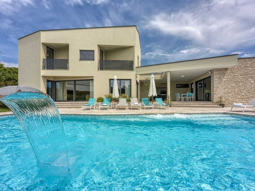 Villa in Tinjan met barbecue en wifi.