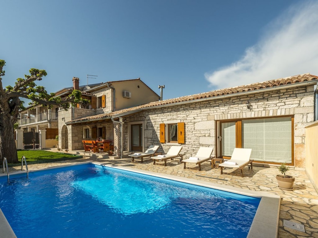 Villa in Sveti Lovreč met zwembad
