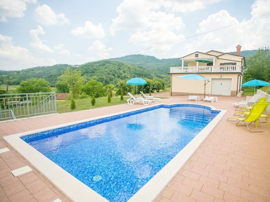 Villa in Buzet mit Schwimmbecken