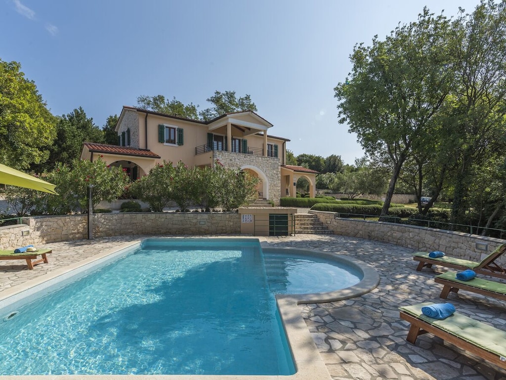 Villa in Koromacno met balkon