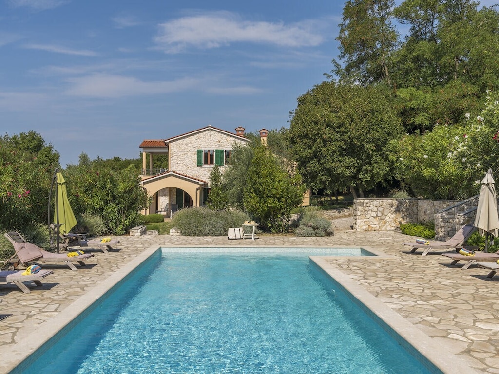 Villa in Koromacno met barbecue en wifi.