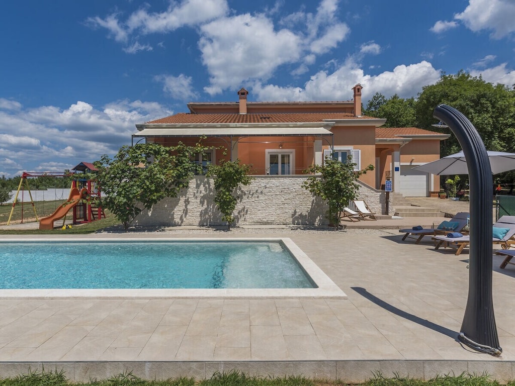 Vakantiehuis in Mofardini met barbecue