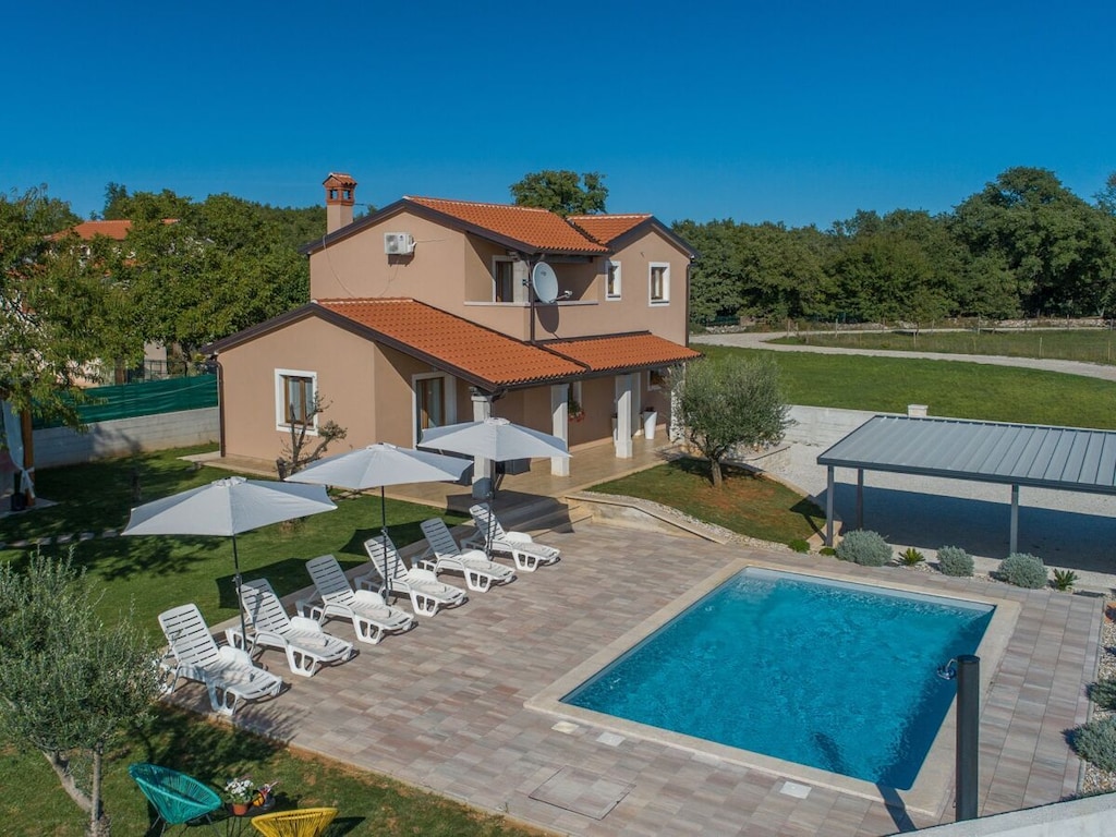 Villa in Tinjan met zwembad