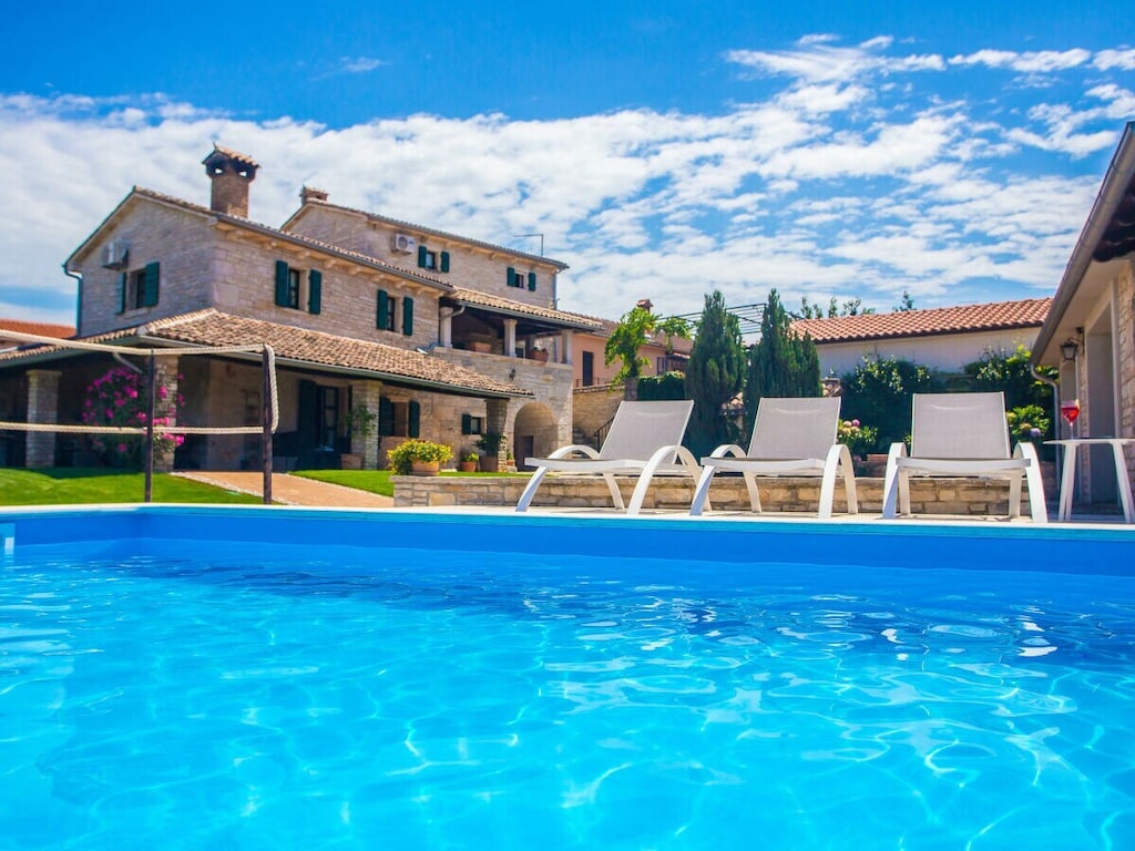 Villa in Sveti Lovreč met zwembad