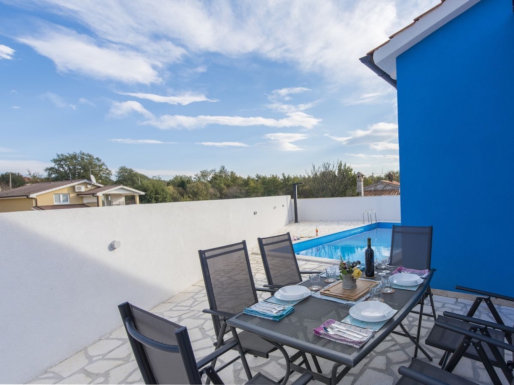 Vakantiehuis in Nova Vas met zwembad