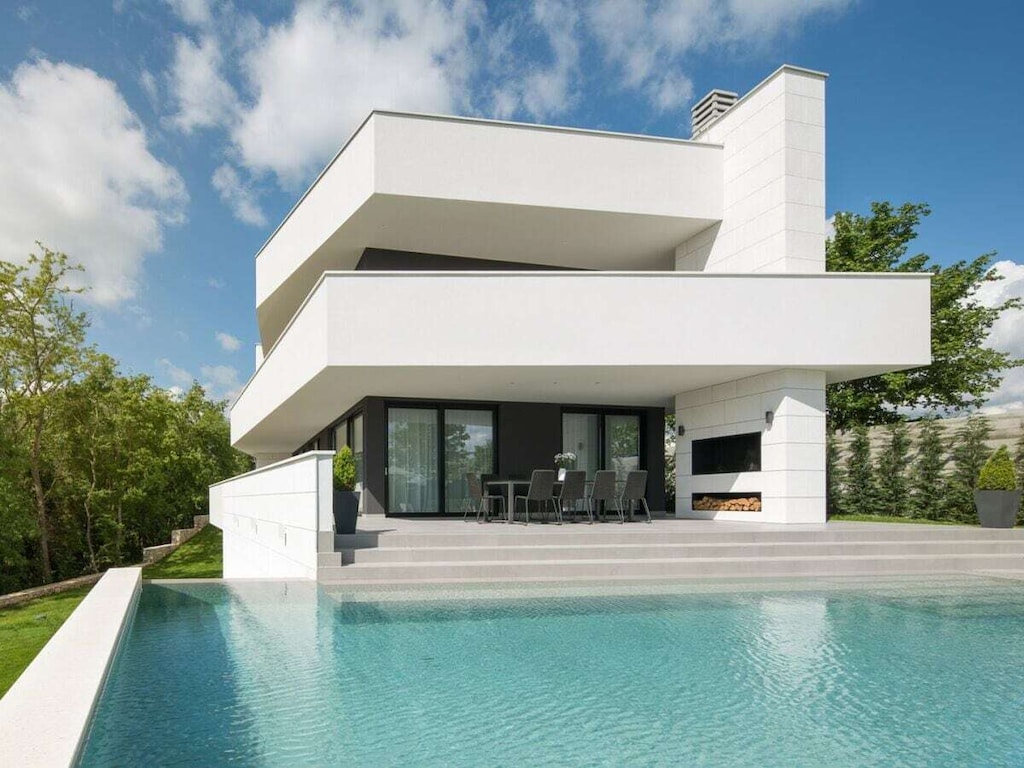 55 mit Pool und Spa