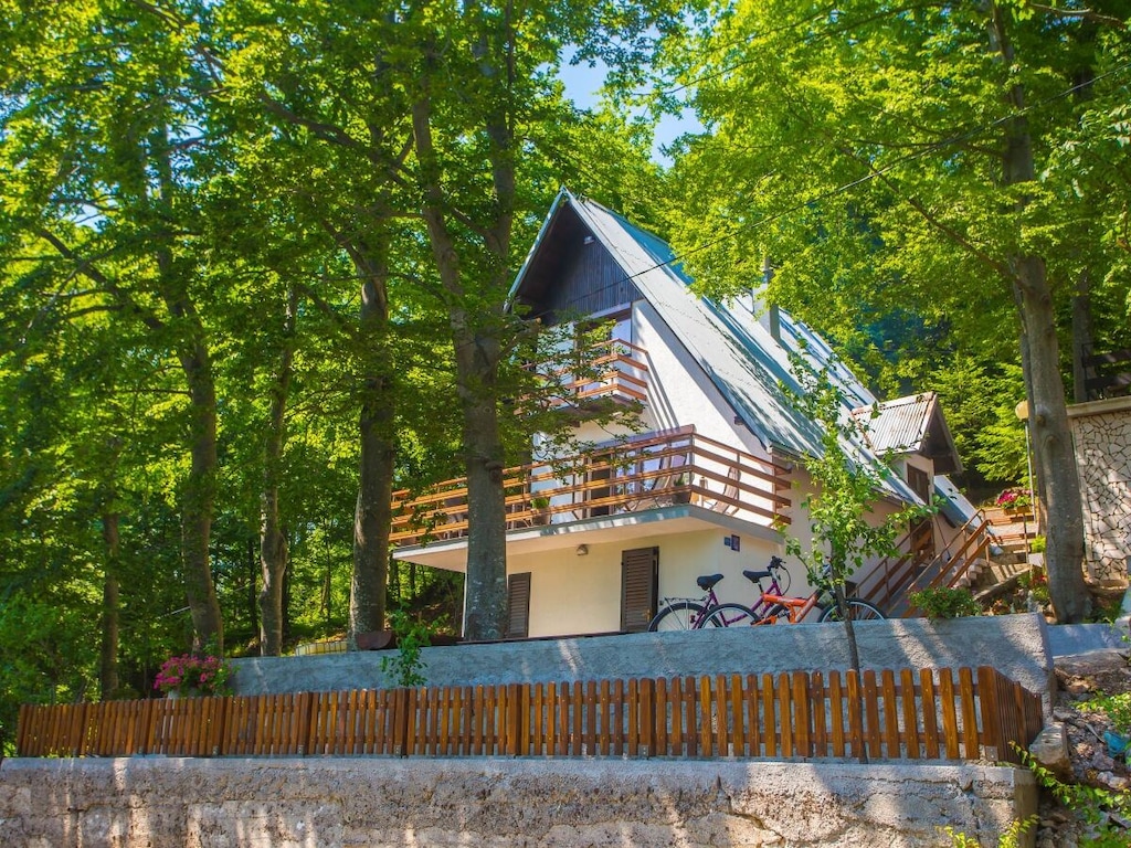 Vakantiehuis in Zlobin met barbecue