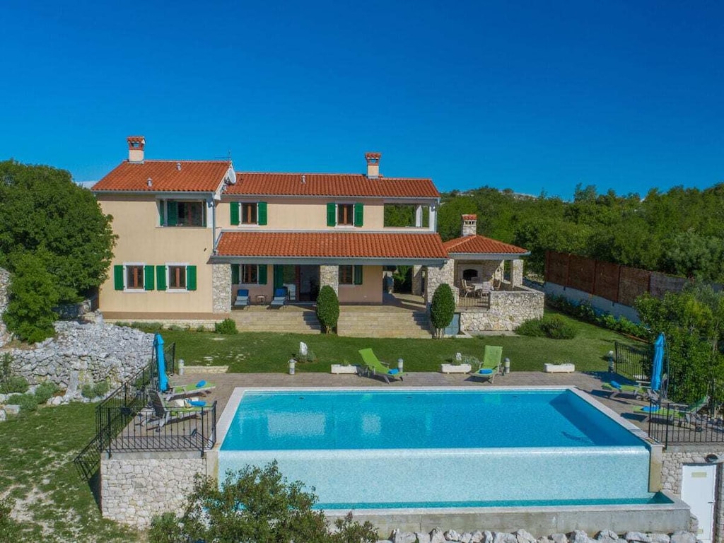 Villa in Koromacno met zwembad