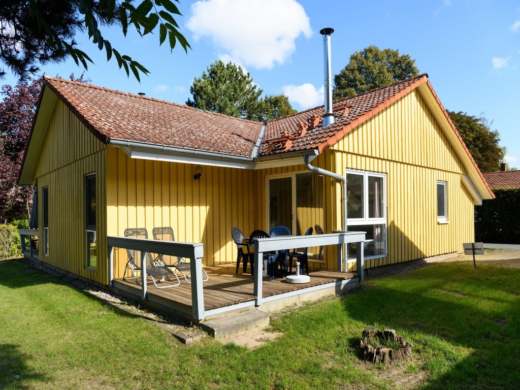 Comfortabele tweepersoonsbungalow met terras in vakantiepark Mirow.