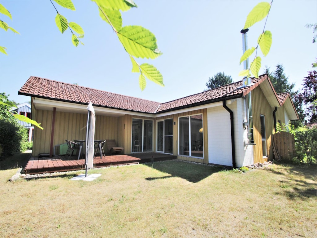 Modern ingerichte dubbele bungalow met terras in vakantiepark Mirow.