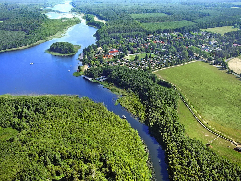 Dubbele bungalow met terras in vakantiepark Mirow.