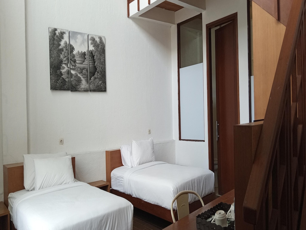 Pondokan Tjiburial Family Suite Villa