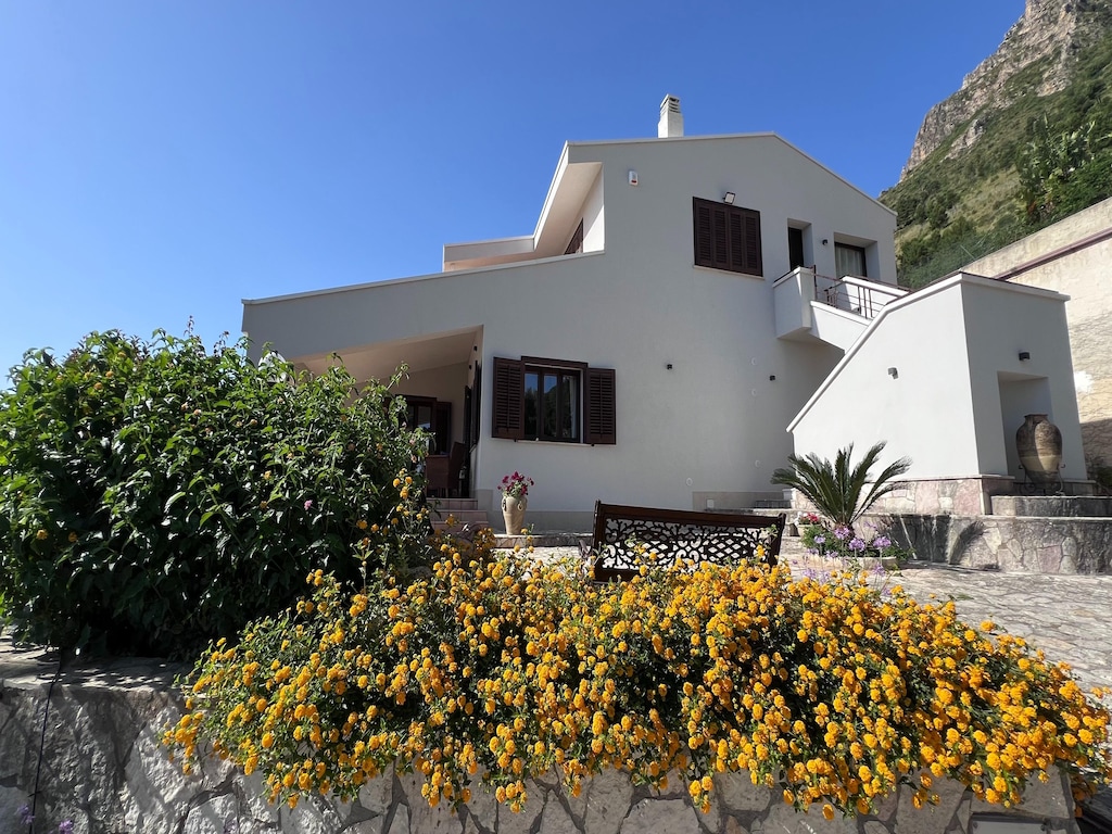 Charmante villa met gedeeld zwembad nabij Castellammare del Golfo