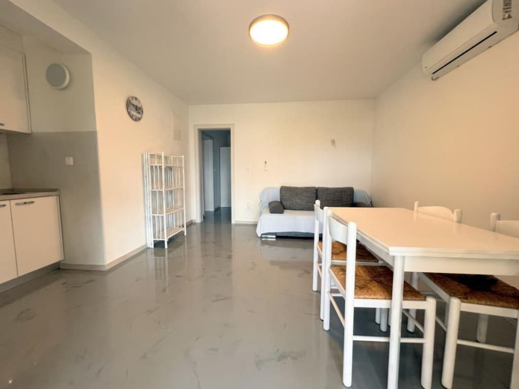 One bedroom apartment with sea view (1)