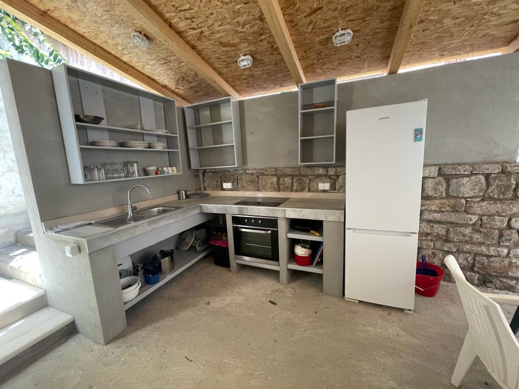 Apartments Trojanović - Three Bedroom Apartment with Sea View and Balcony
