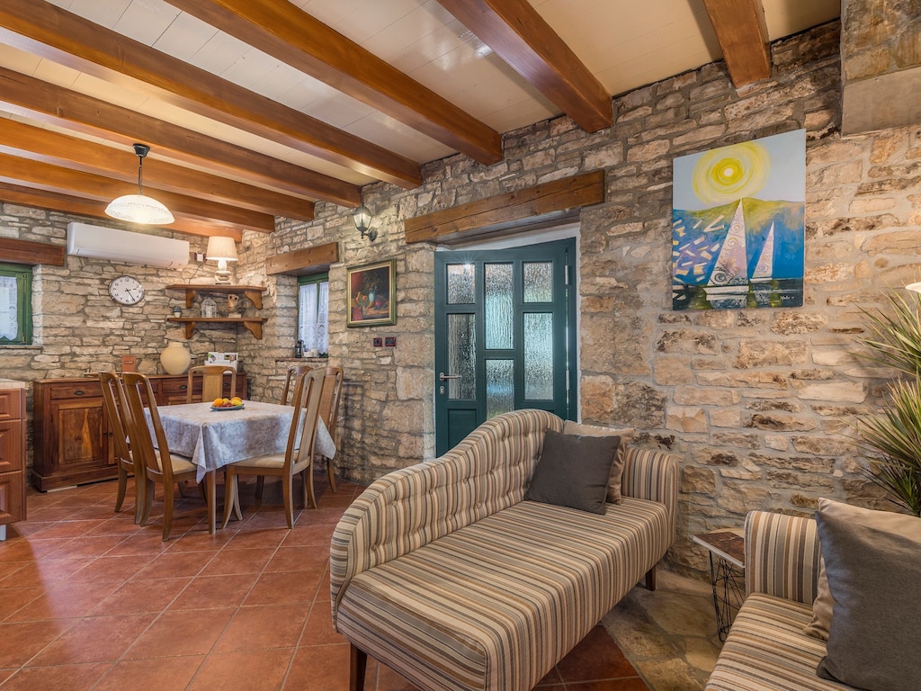 Rustical Stone House Kanfanar with Pool - Two Bedroom Holiday Home with Pool