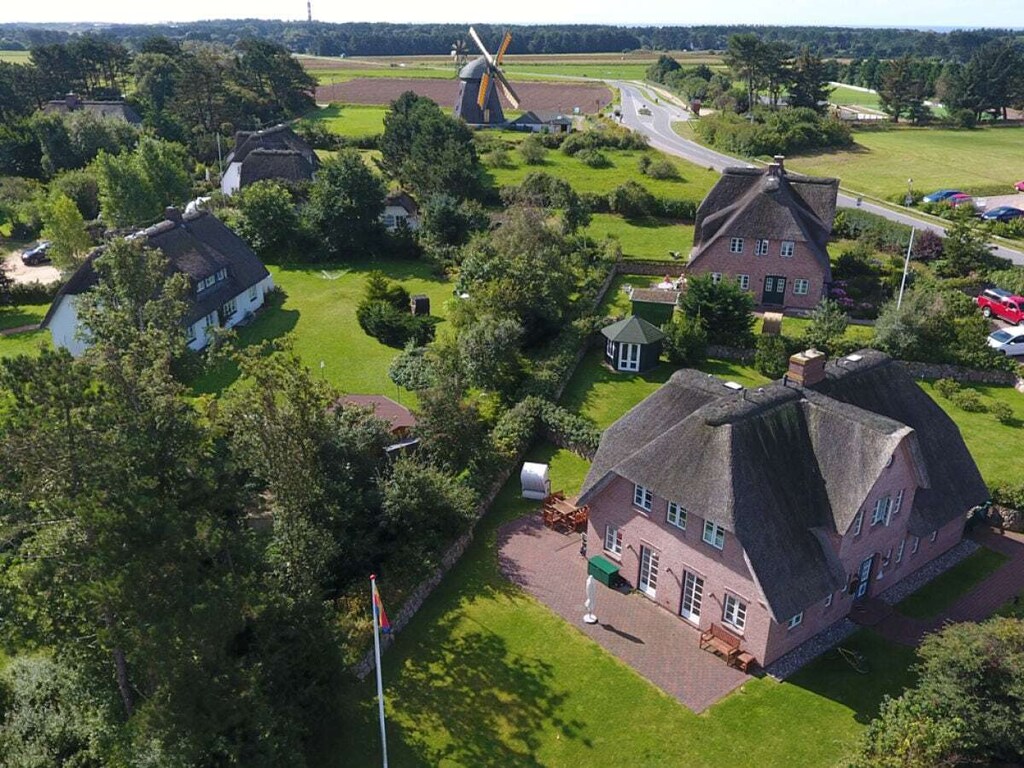 Vakantiehuis in Nebel met zwembad